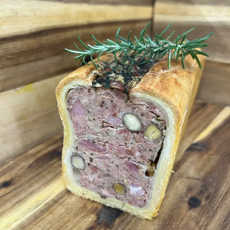 Pâté en croûte au lapin et noisettes